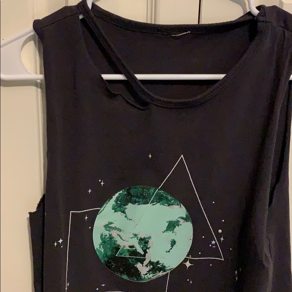 Distressed tank - Picture 4 of 7